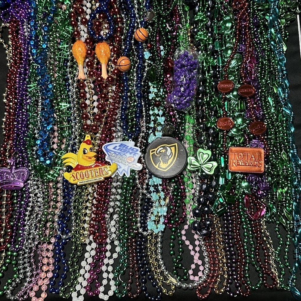 J422 Bulk Bundle of 60 Molded Bead Necklaces